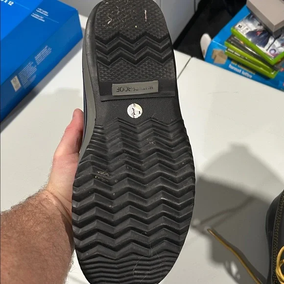 Sorel waterproof boots - Picture 5 of 9